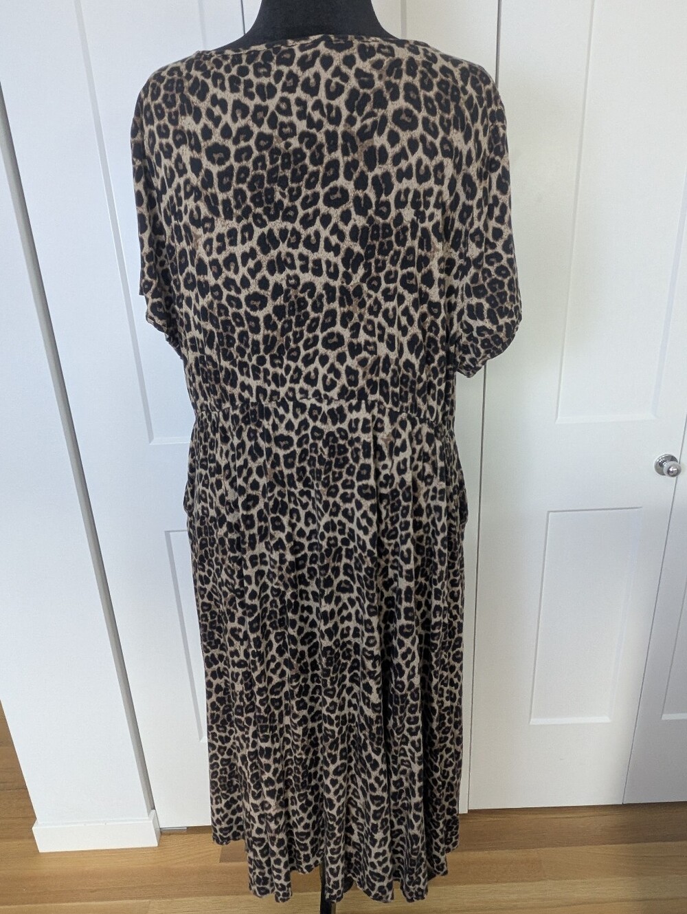 Torrid Plus Size 4x 26 Leopard Print Midi Dress  Short Sleeve - Picture 3 of 11